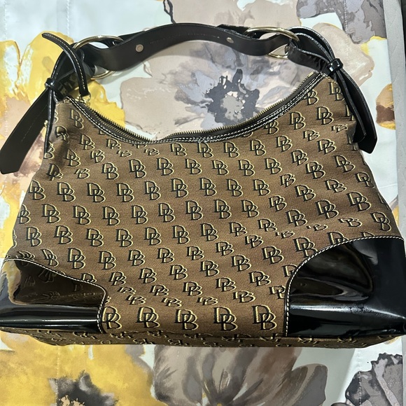 DOONEY & BOURKE Logo Monogramed Zippered Shoulder Bag - Picture 4 of 15